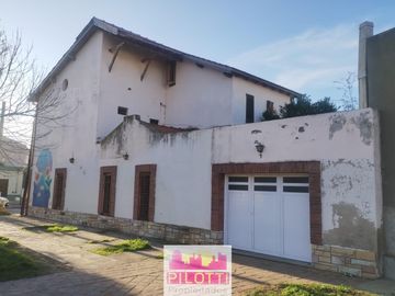 Casa en venta de 4 dormitorios c/ cochera en La Falda