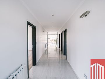 Casa en venta de 4 dormitorios c/ cochera en Los Mirasoles