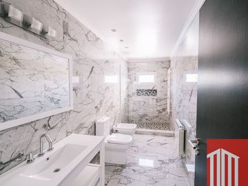 Casa en venta de 4 dormitorios c/ cochera en Los Mirasoles
