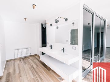 Casa en venta de 4 dormitorios c/ cochera en Los Mirasoles