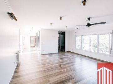 Casa en venta de 4 dormitorios c/ cochera en Los Mirasoles