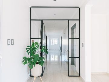 Casa en venta de 4 dormitorios c/ cochera en Los Mirasoles