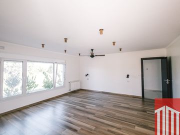 Casa en venta de 4 dormitorios c/ cochera en Los Mirasoles