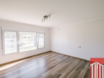 Casa en venta de 4 dormitorios c/ cochera en Los Mirasoles