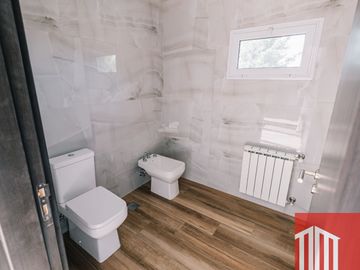 Casa en venta de 4 dormitorios c/ cochera en Los Mirasoles