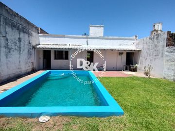 Terreno en venta con casa a demoler o RECICLAR COMPLETAMENTE en Beccar