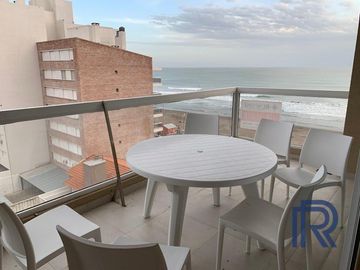 Departamento en venta de 2 dormitorios c/ cochera en Monte Hermoso