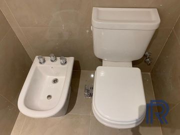 Departamento en venta de 2 dormitorios c/ cochera en Monte Hermoso