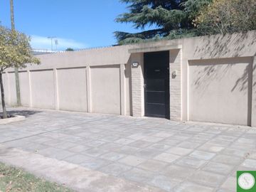 Cocherasemicubierta  en venta ubicado en Chascomús