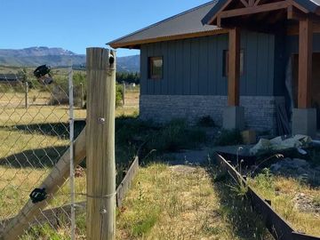 FINA PATAGONIA. Casa en venta de 3 dormitorios c/ cochera en San Martin de los Andes