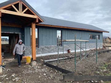 FINA PATAGONIA. Casa en venta de 3 dormitorios c/ cochera en San Martin de los Andes