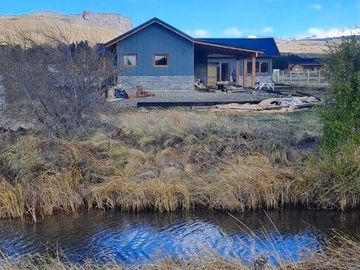 FINA PATAGONIA. Casa en venta de 3 dormitorios c/ cochera en San Martin de los Andes