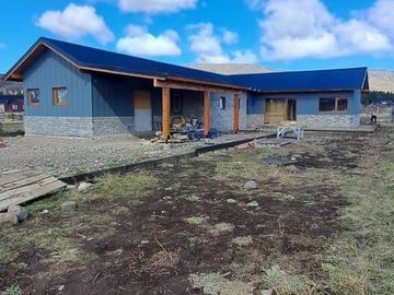 FINA PATAGONIA. Casa en venta de 3 dormitorios c/ cochera en San Martin de los Andes