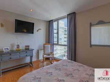 Departamento en venta de 2 dormitorios c/ cochera en Parque Luro