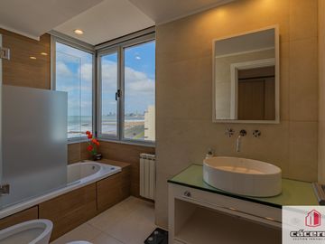 Departamento en venta de 2 dormitorios c/ cochera en Parque Luro