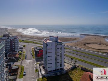 Departamento en venta de 2 dormitorios c/ cochera en Parque Luro