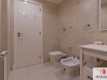 Departamento en venta de 2 dormitorios c/ cochera en Parque Luro