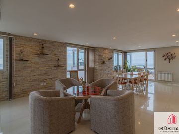 Departamento en venta de 2 dormitorios c/ cochera en Parque Luro