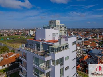 Departamento en venta de 2 dormitorios c/ cochera en Parque Luro