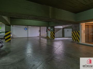 Departamento en venta de 2 dormitorios c/ cochera en Parque Luro