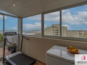 Departamento en venta de 2 dormitorios c/ cochera en Parque Luro
