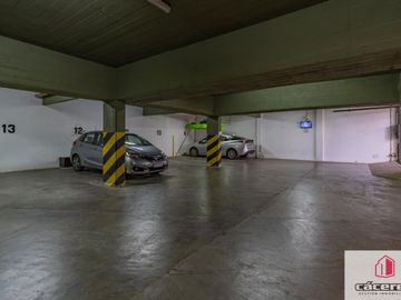 Departamento en venta de 2 dormitorios c/ cochera en Parque Luro
