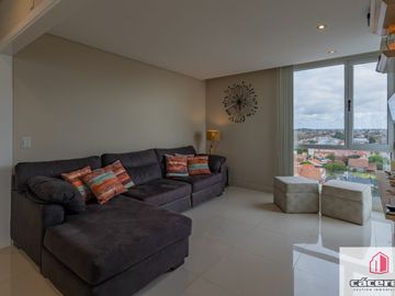 Departamento en venta de 2 dormitorios c/ cochera en Parque Luro