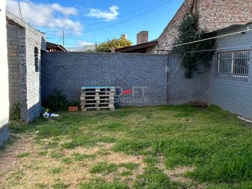 CASA, LOCAL Y GALPON - ENTRE RIOS 1667