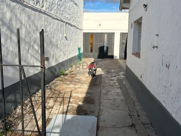 CASA, LOCAL Y GALPON - ENTRE RIOS 1667