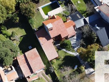Chalet en venta de 3 dormitorios c/ cochera en Barrio La Florida