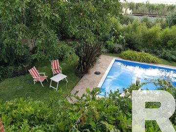 Chalet en venta de 3 dormitorios c/ cochera en Barrio La Florida