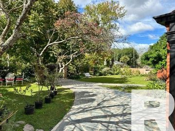 Chalet en venta de 3 dormitorios c/ cochera en Barrio La Florida