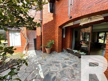 Chalet en venta de 3 dormitorios c/ cochera en Barrio La Florida