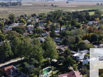 Chalet en venta de 3 dormitorios c/ cochera en Barrio La Florida