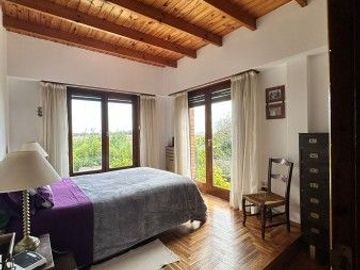 Chalet en venta de 3 dormitorios c/ cochera en Barrio La Florida
