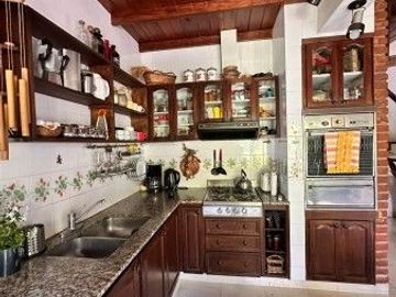 Chalet en venta de 3 dormitorios c/ cochera en Barrio La Florida