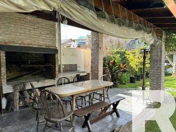 Chalet en venta de 3 dormitorios c/ cochera en Barrio La Florida
