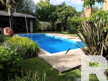 Chalet en venta de 3 dormitorios c/ cochera en Barrio La Florida
