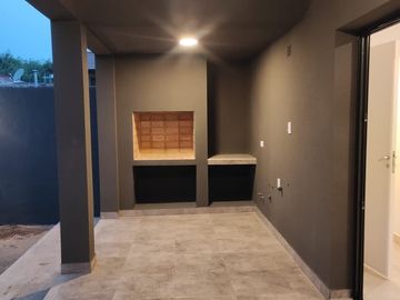 Dúplex en venta de 3 dormitorios c/ cochera en Los Perales