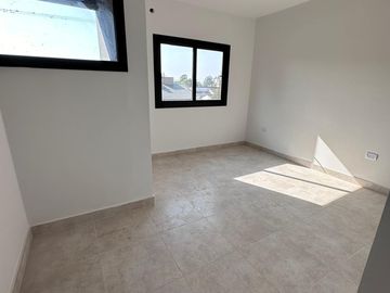 Dúplex en venta de 3 dormitorios c/ cochera en Los Perales