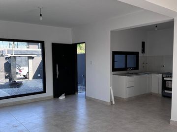 Dúplex en venta de 3 dormitorios c/ cochera en Los Perales