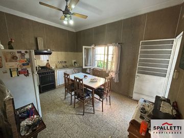 Casa en venta de 2 dormitorios c/ cochera en Ramos Mejía