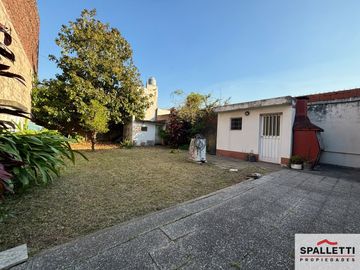 Casa en venta de 2 dormitorios c/ cochera en Ramos Mejía