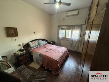 Casa en venta de 2 dormitorios c/ cochera en Ramos Mejía