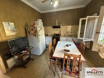 Casa en venta de 2 dormitorios c/ cochera en Ramos Mejía
