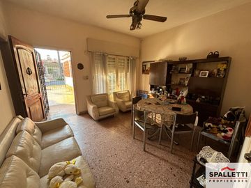 Casa en venta de 2 dormitorios c/ cochera en Ramos Mejía