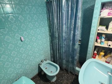 Casa en venta de 2 dormitorios c/ cochera en Ramos Mejía