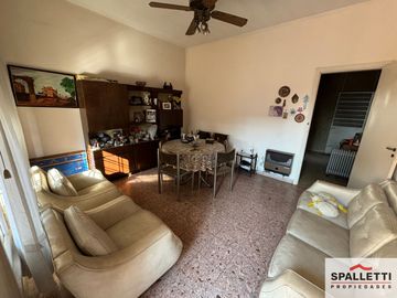 Casa en venta de 2 dormitorios c/ cochera en Ramos Mejía