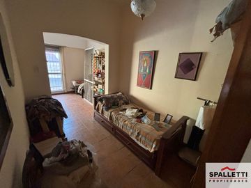 Casa en venta de 2 dormitorios c/ cochera en Ramos Mejía