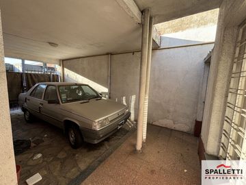 Casa en venta de 2 dormitorios c/ cochera en Ramos Mejía